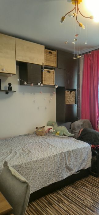 155000 euro-apartament renovat 4 camere semidecomandat la 4-7 minute de: scoala 7, parc, City, piata Brotacei, piata Tomis 3.