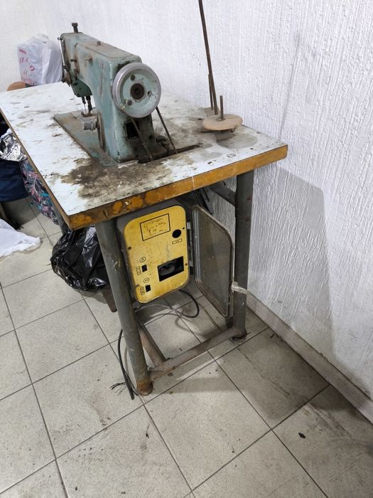 Продам швейную машинку