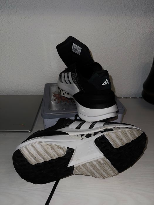 Papuci Adidas Avryn X – mărimea 40