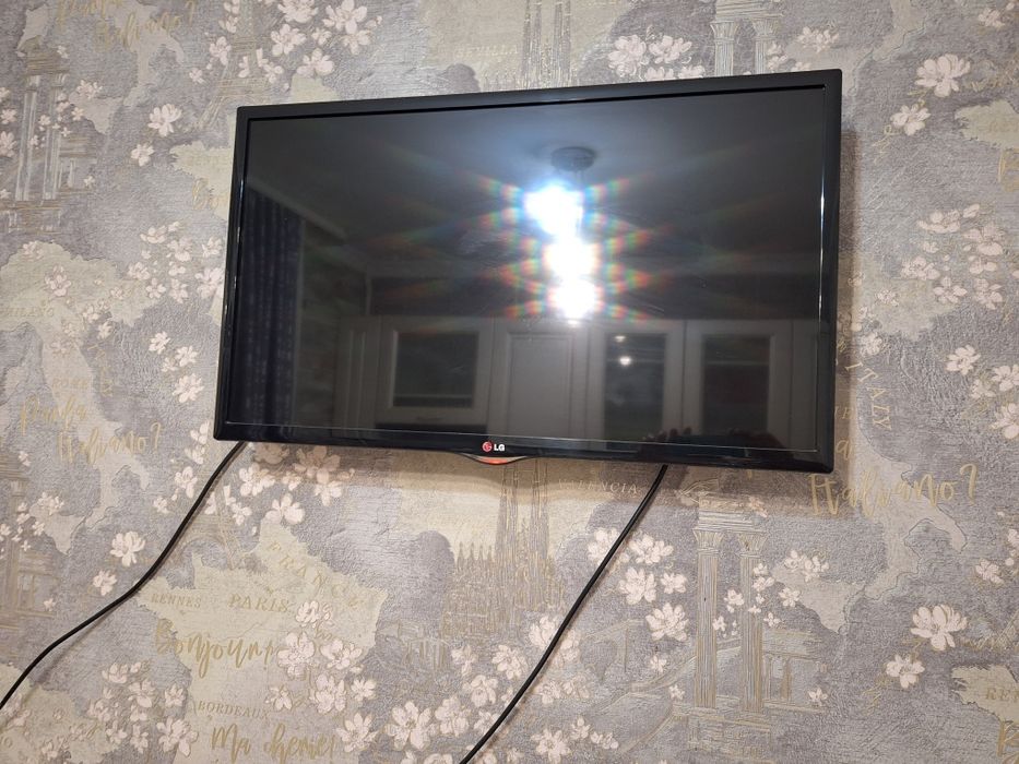 Телевизор LG  в рабочем состоянии