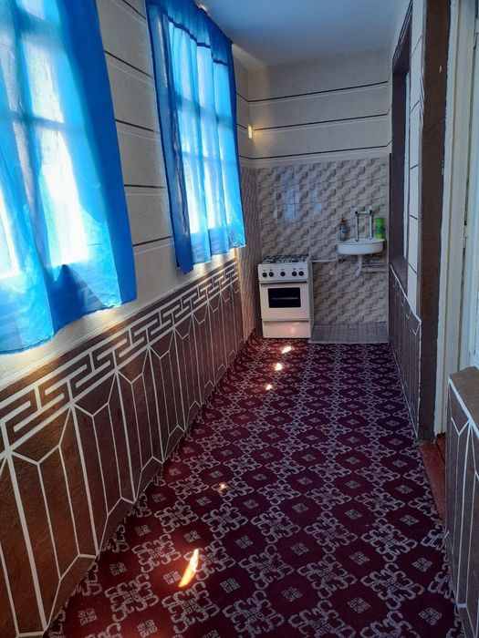 Олмалиқ шаҳар московскийда 1- хонали 4- этаж квартира сотилади