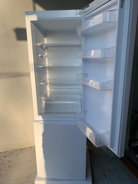 Vând combina frigorifica Myria