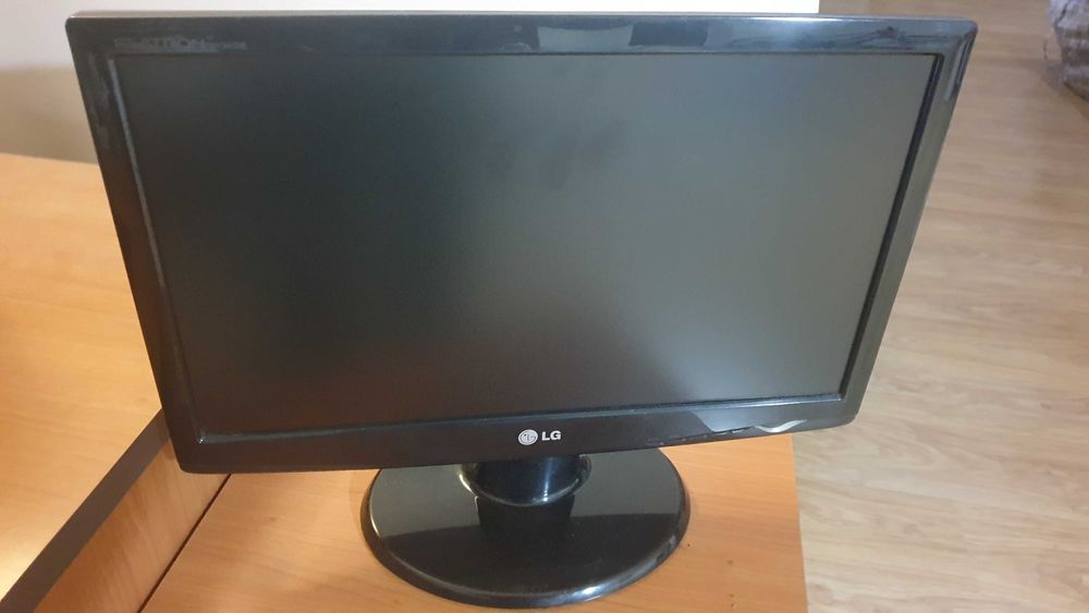 Монитор LG 18.5"