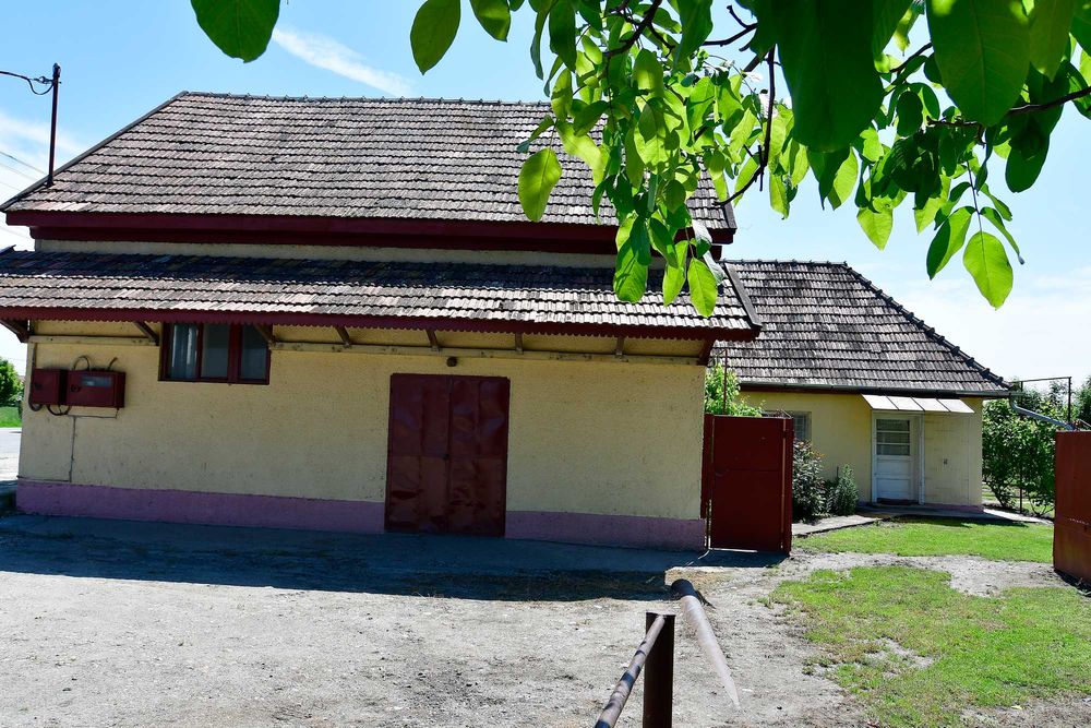 Casă și spațiu comercial Cuci, cu suprafața utilă de 144 mp