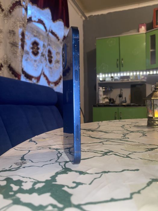 Айфон 12 64 гб.