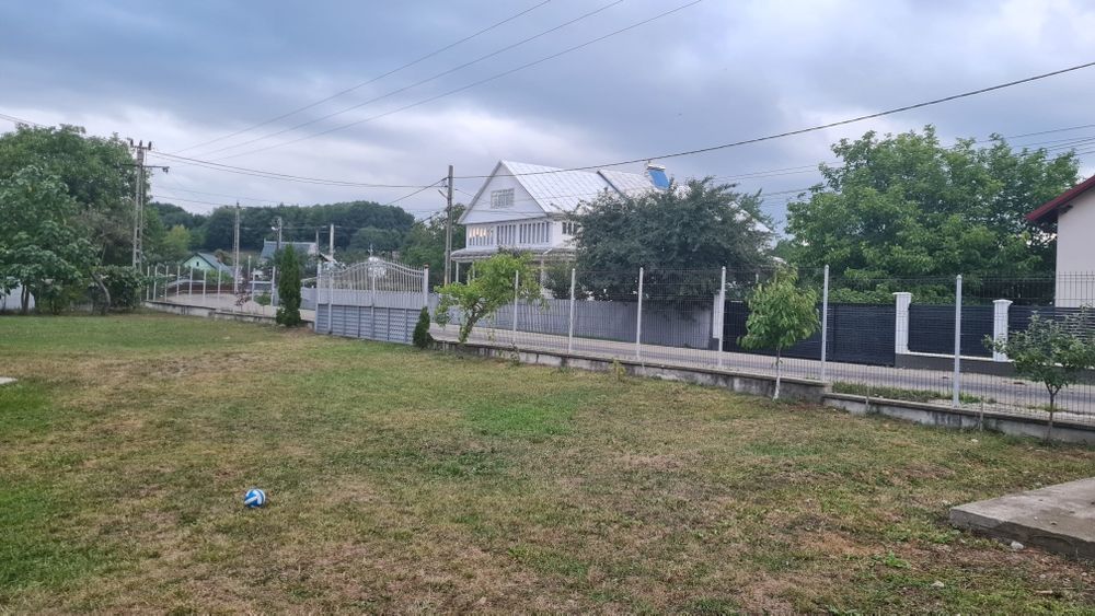 Vând casa noua cu etaj