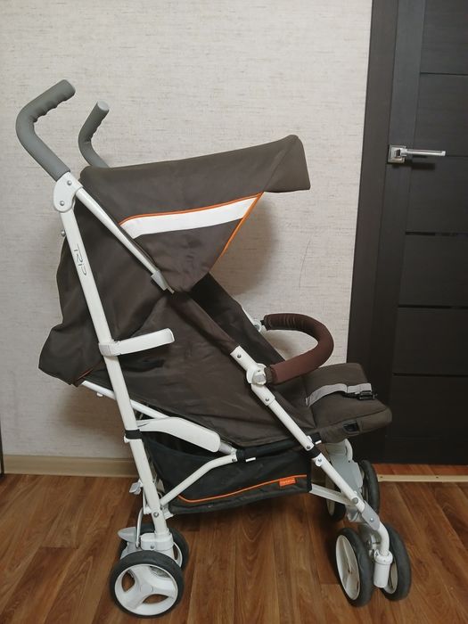 Продам детскую прогулочную коляску.