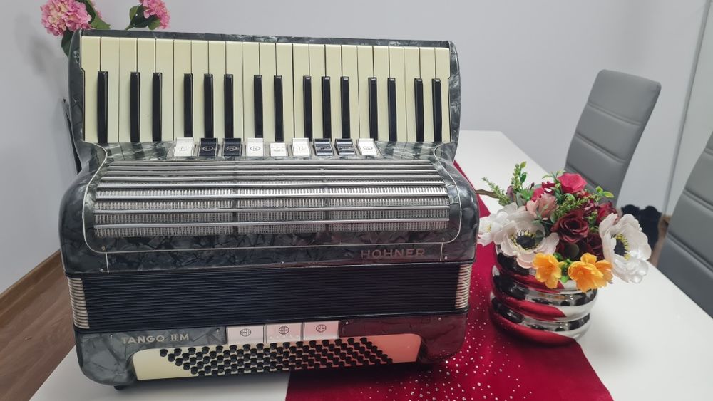 Acordeoane Hohner Tango ll 96b,Delicia 80b si Parot 80