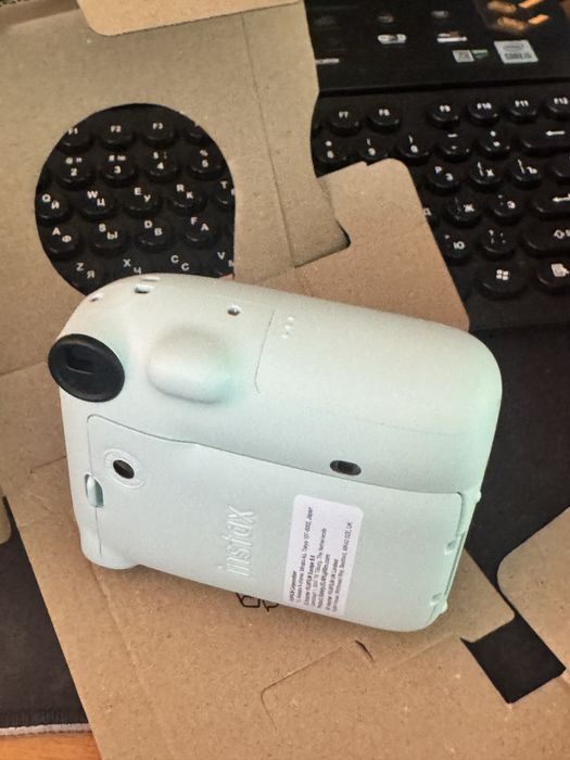 Продаю instax mini 12