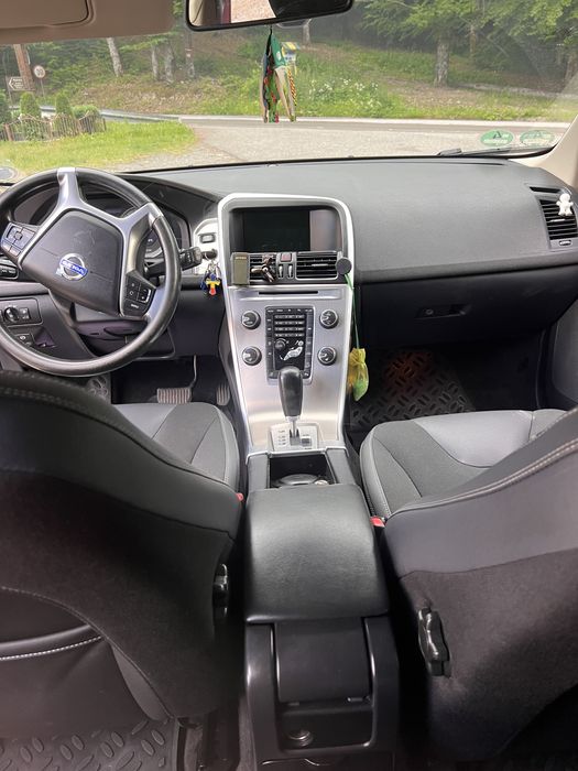 Vând Volvo XC60 D5