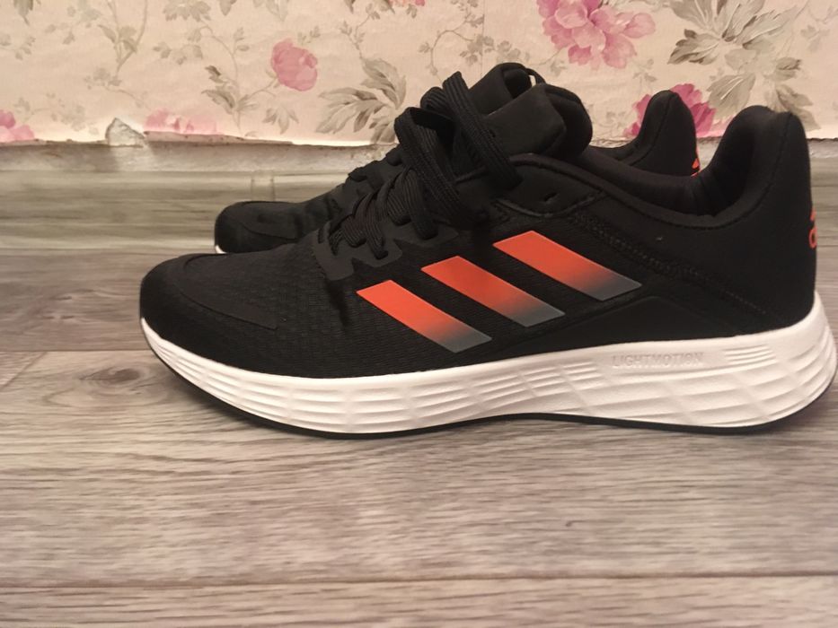 Кроссовки продаю