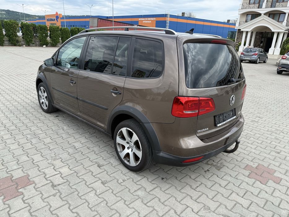 VOLKSWAGEN Touran 2011 — imagine 3