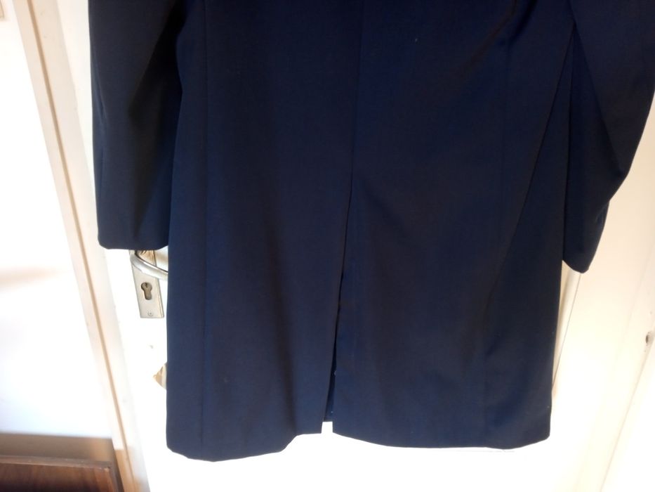 Нова тъмно синя пролетно есенна горница.