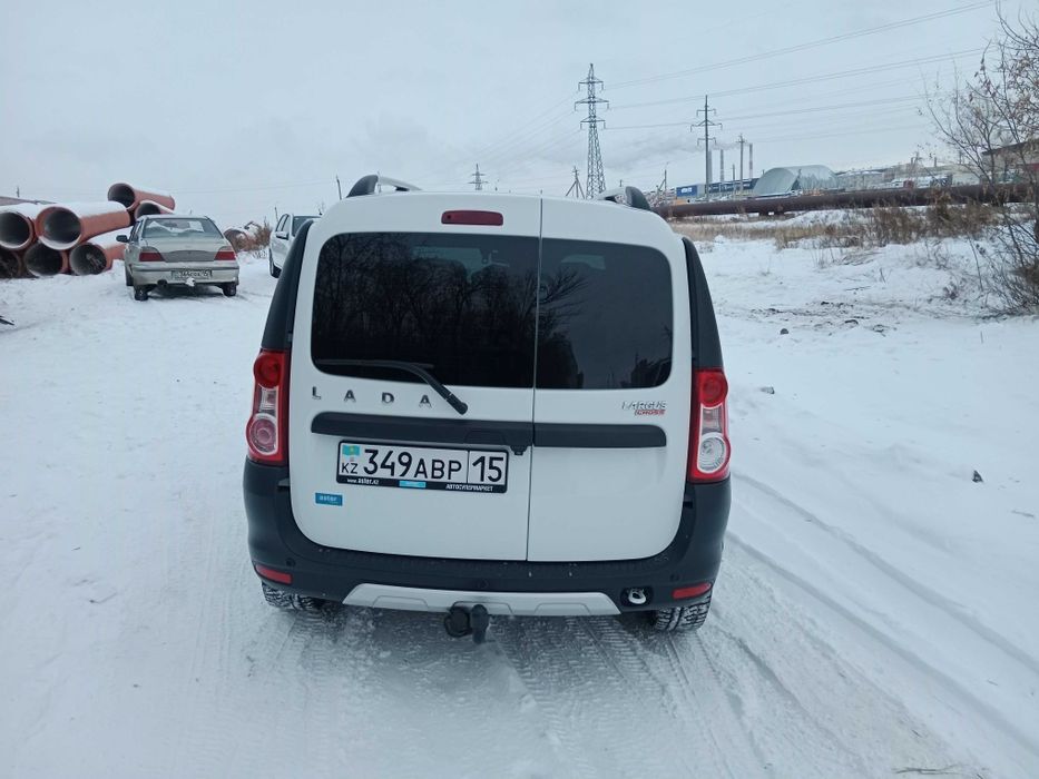 Автомобиль Lada Largus