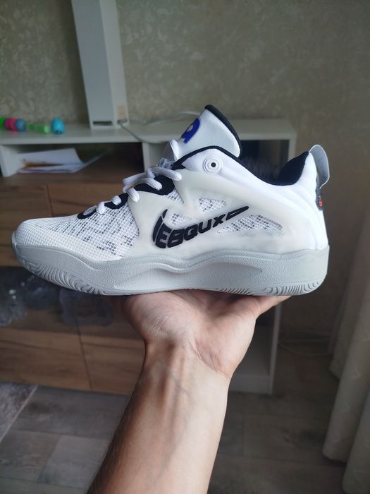 Кроссовки Nike 42 размер (26см)