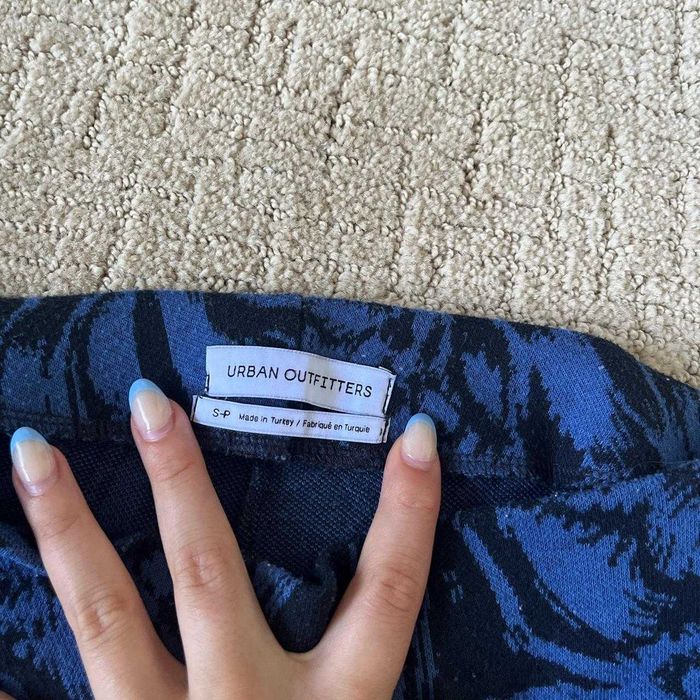 Pantaloni bleumarin pentru femei de la Urban Outfitters