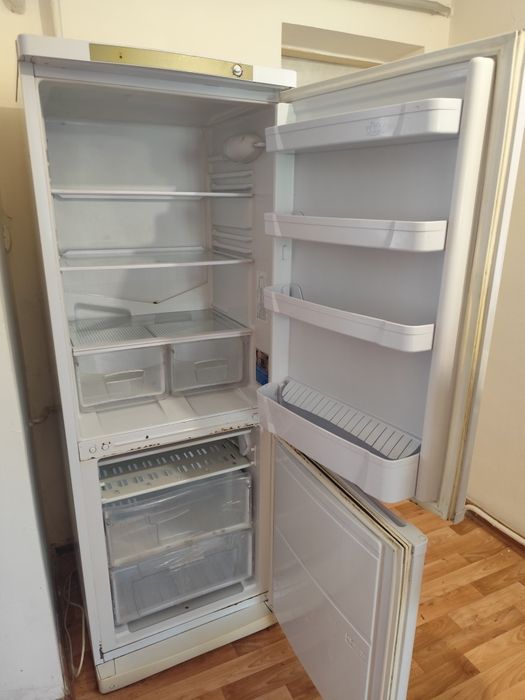 Холодильник indesit