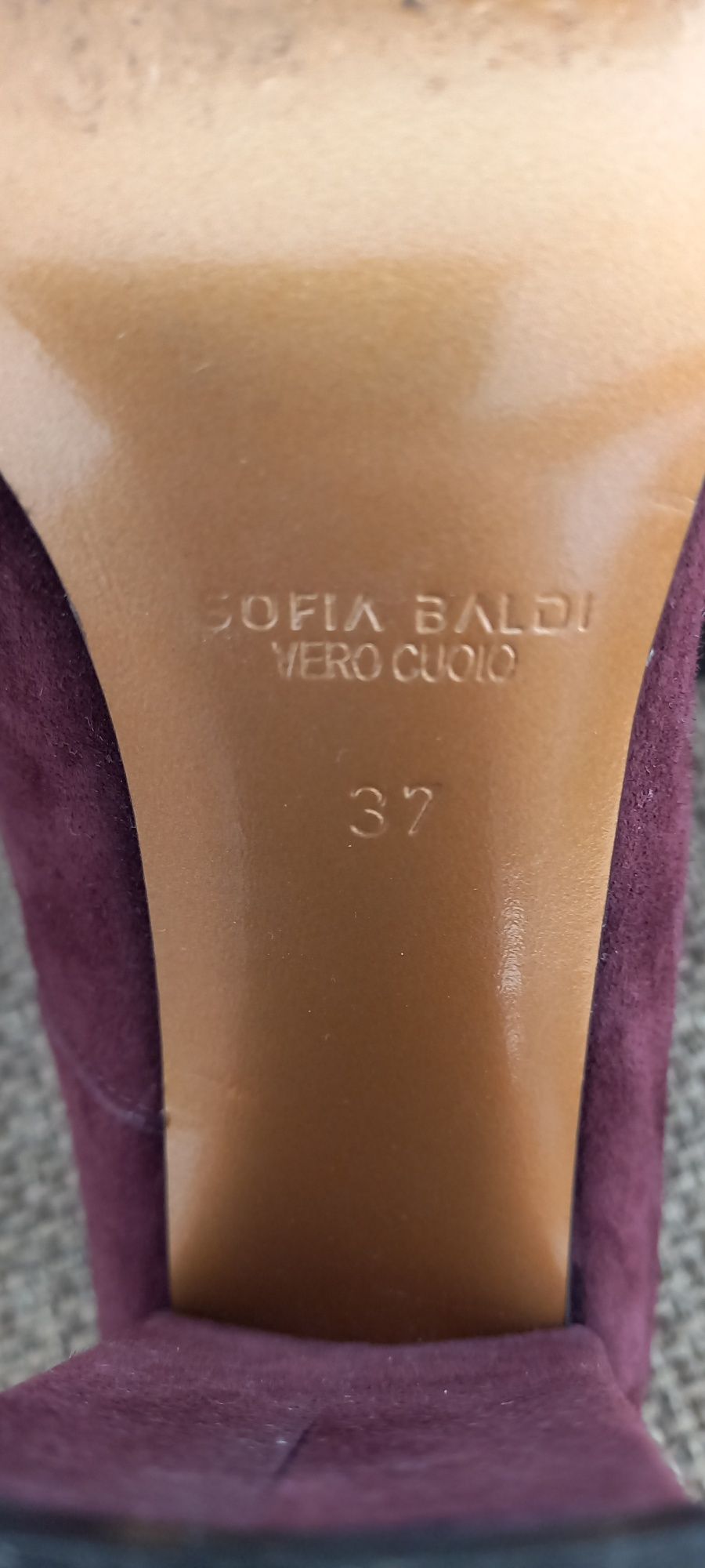 Vând pantofi piele naturala întoarsă vișiniu Sofia Baldi nr 37