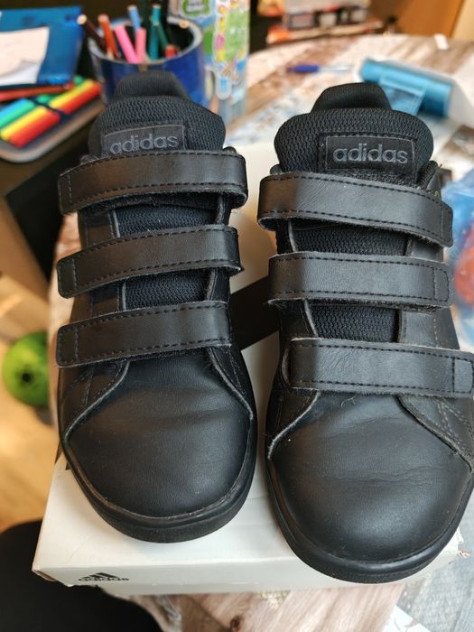 Продавам кожени маратонки Адидас 32ном