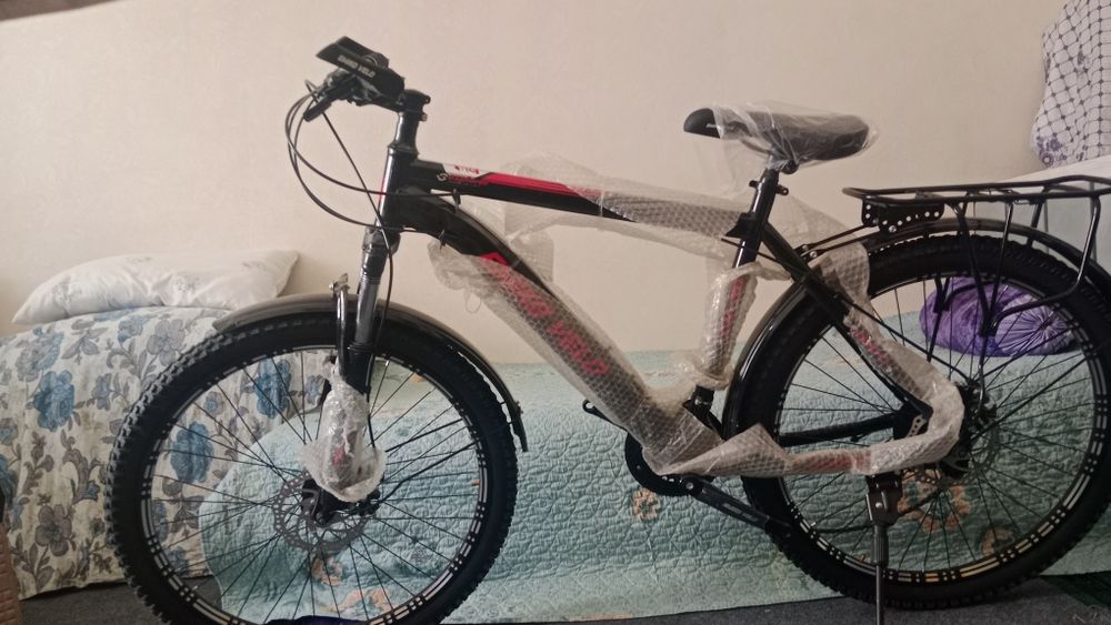 новый спортивный велосипед, в наборе все есть.