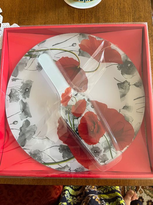 Нова чиния за торта