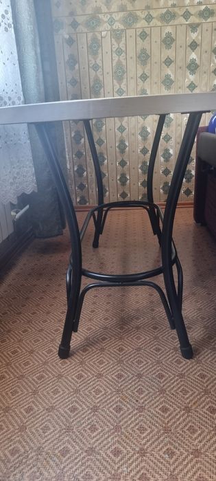 Овальный столь гостевой