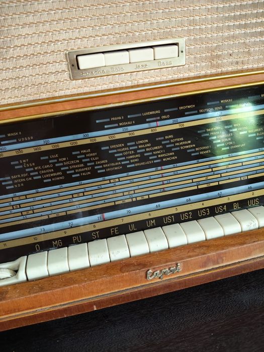 Radio Capri Grossuper 6401