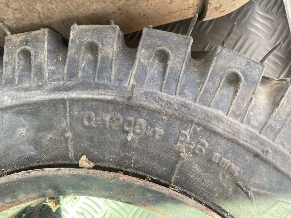 Шины на кару 2 штуки