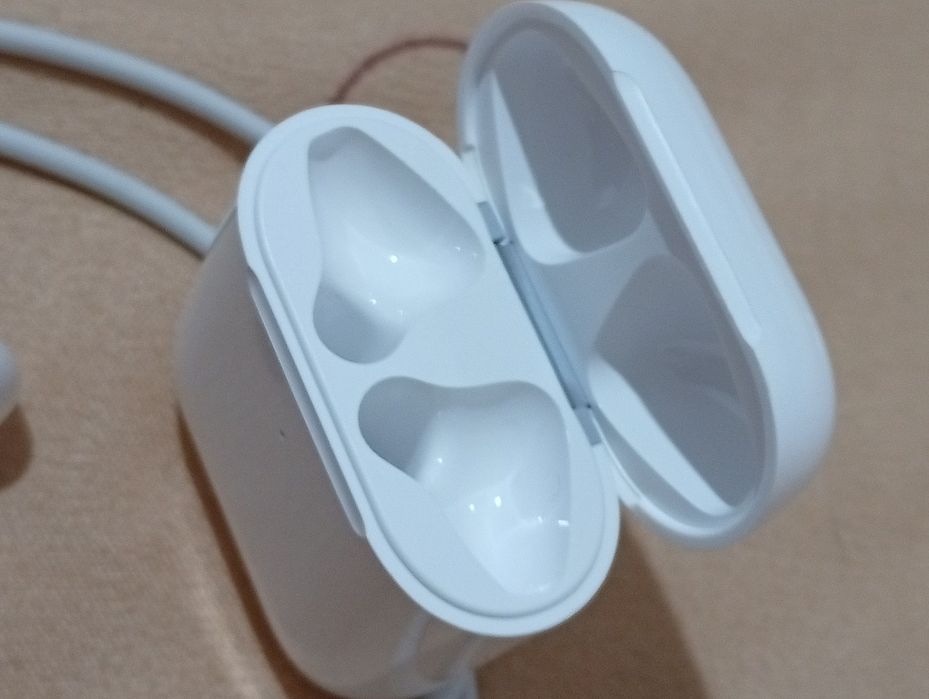 Apple Airpods 2 noi nefolosite