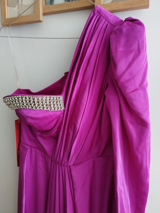Rochie eleganta cu eticheta