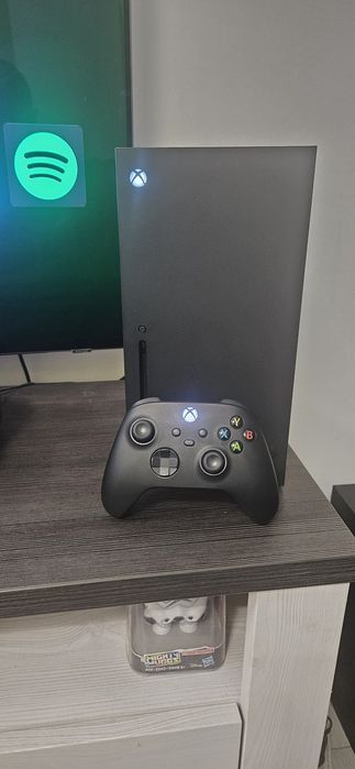 Xbox Series X с 3 игри