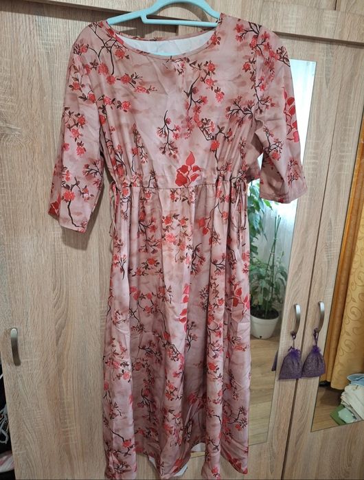 Rochie cu model floral, foarte comodă, mărimea M/L