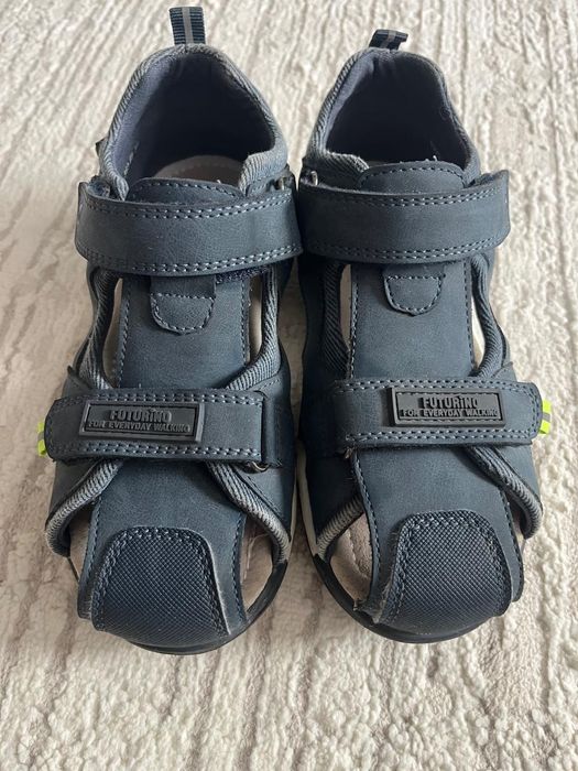 Продам кожанные сандали на мальчика