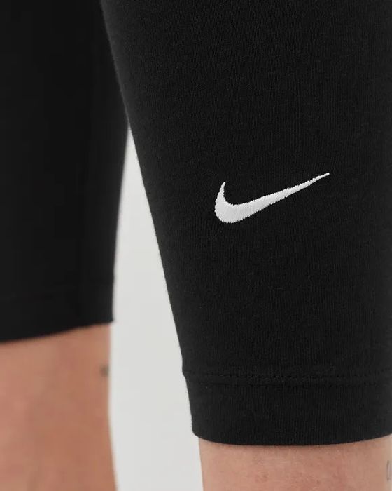 Дамски клин Nike Essential