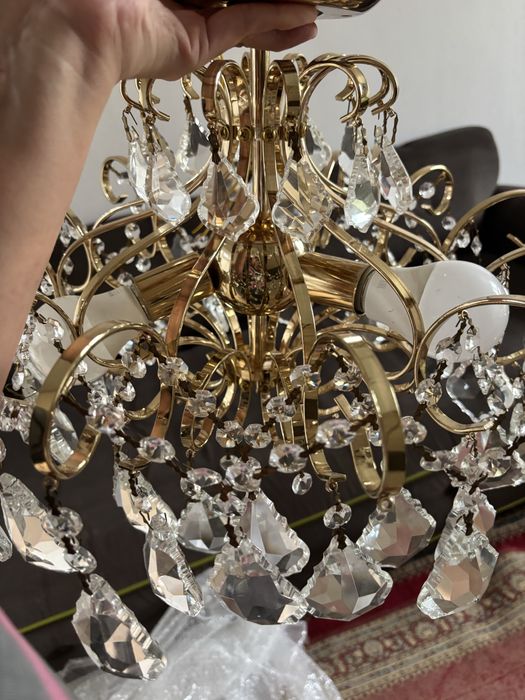 продаю люстру в золотом цвете