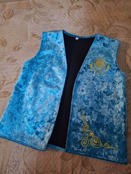 Продам жилетку на 4-5лет