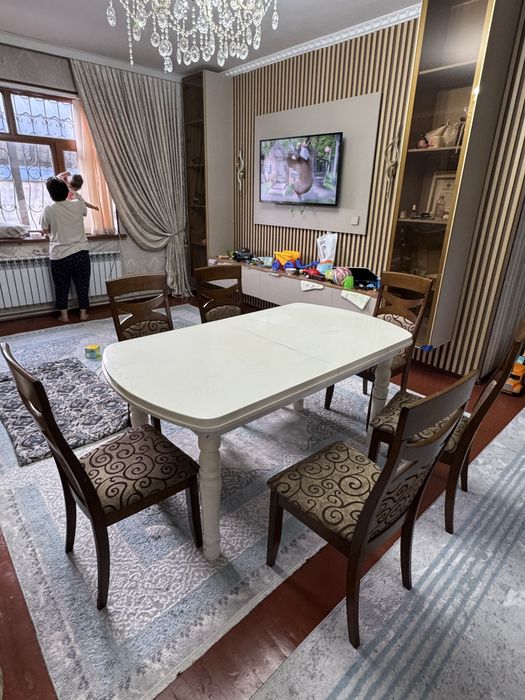 Стол стулья продается в хорошем состояний