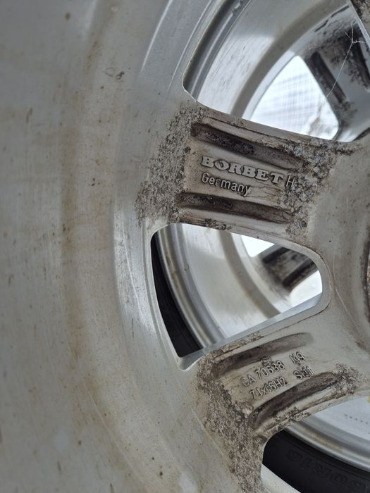 Vând anvelope cu jante