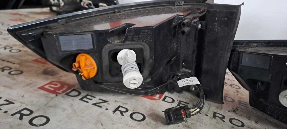 Triple / Stop dreapta spate Land Rover Discovery Sport cu LED / cu BEC