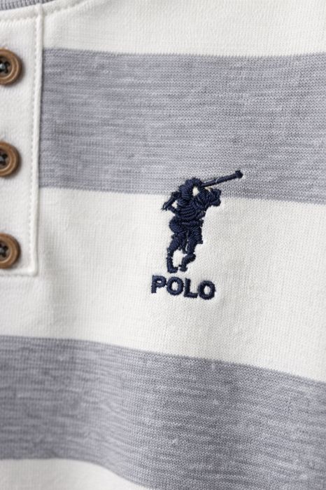 Серо-белые кофточки для мальчиков