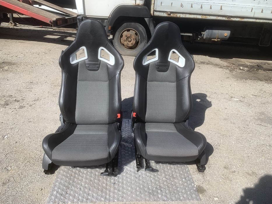 Recaro Bucket Seats за Golf 5 R32/GTI