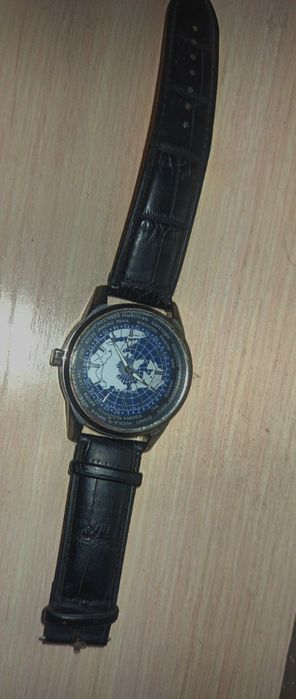 Продам часы мирового времени