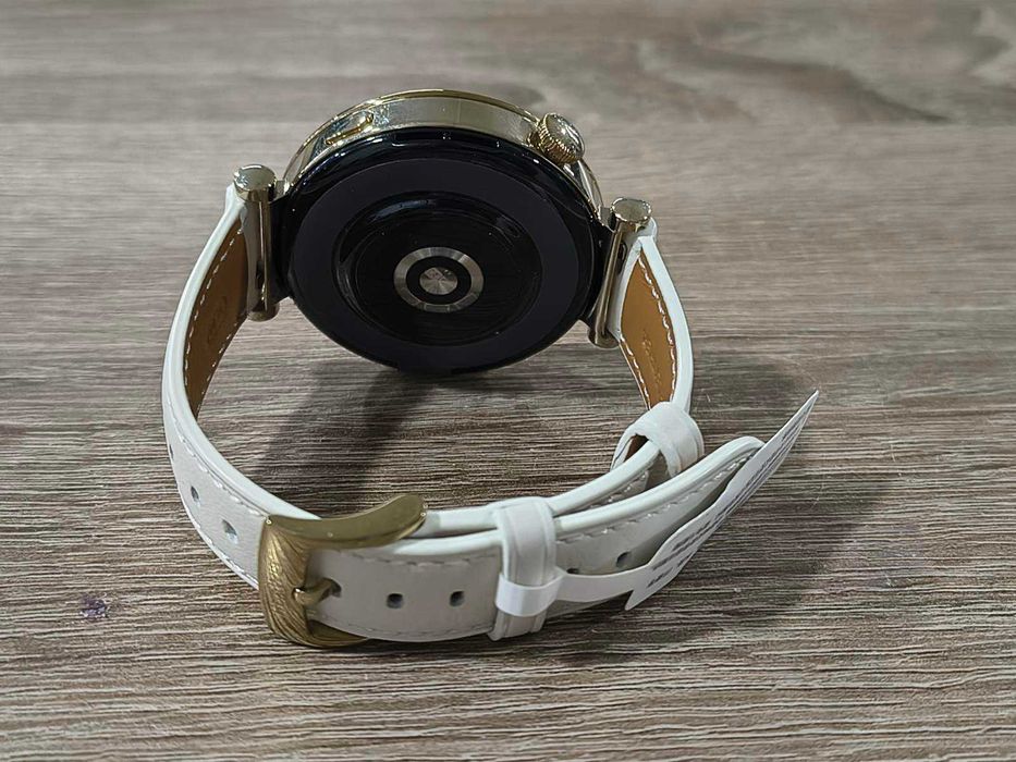 Смарт часовник Huawei GT4