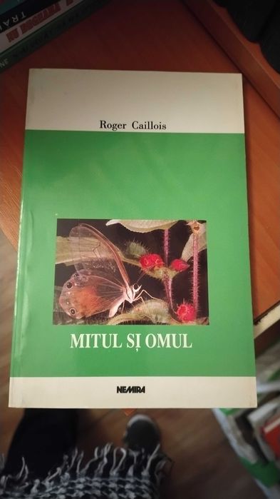 Vând cărți la 10 lei