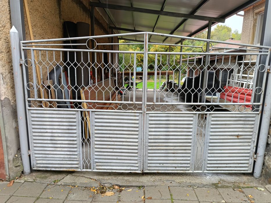 Метален портал ( врата)