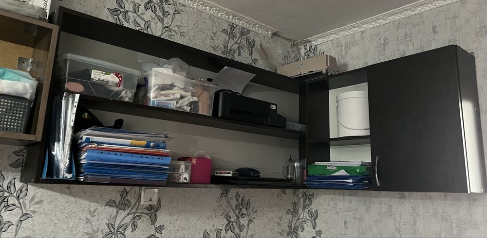 Письменный стол.