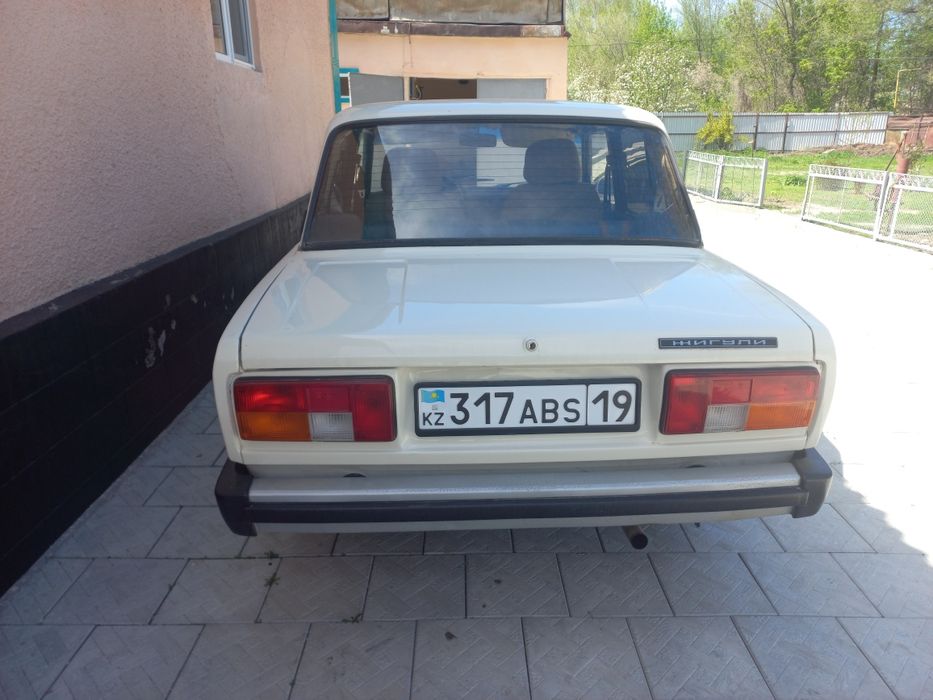 Машина ваз лада 2105