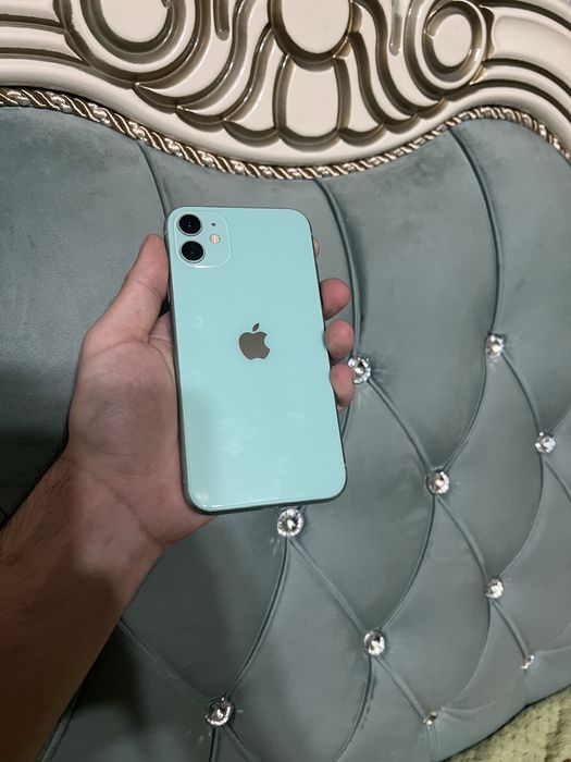 Продам телефон Айфон 11
