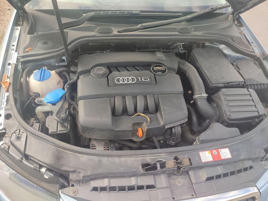 Dezmembram Audi A3 8P USA DREAPTA FATA/ USA DREAPTA SPATE/USA STANGA SPATE