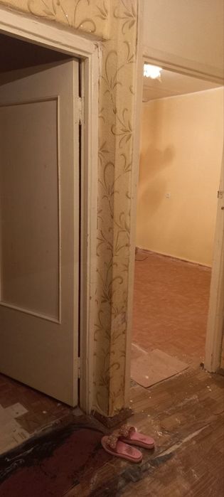 З ком квартира 2 этаж хокимятни енида бозор якин енида 1 мактаб бор